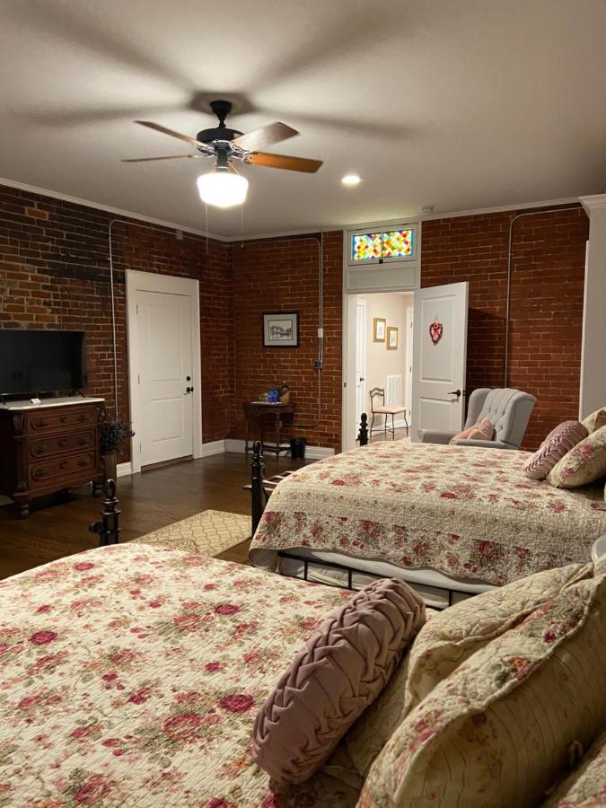 Belle Louise Historic Bed & Breakfast พาดูคาห์ ภายนอก รูปภาพ